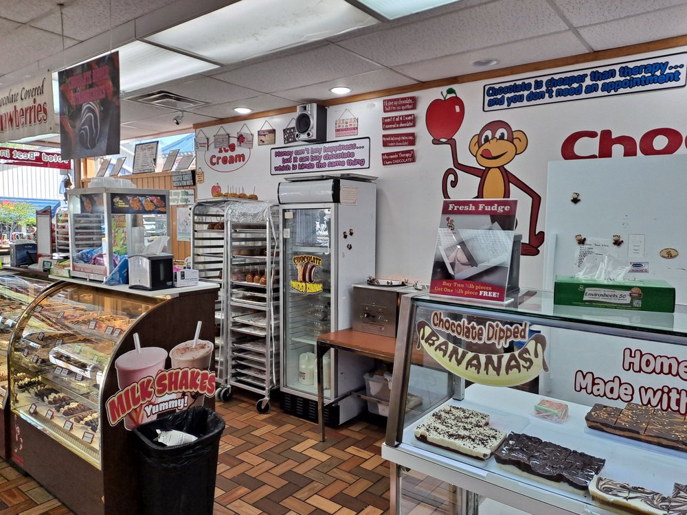 CHOCOLATE MONKEY Updated October 2024 97 Photos & 68 Reviews 702 Pkwy, Gatlinburg