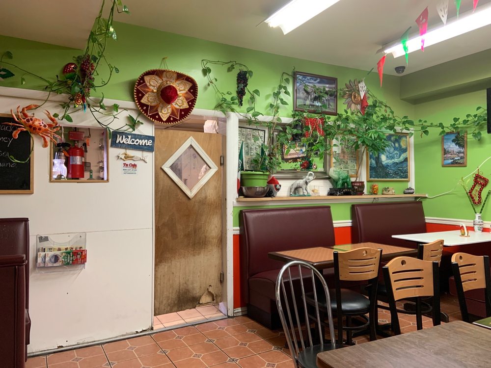 Tienda Y Taqueria El Pueblito