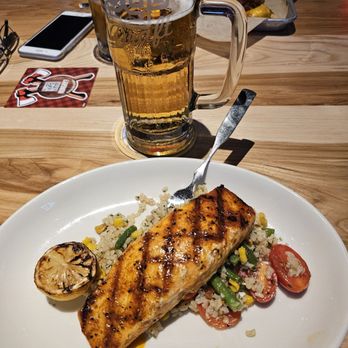 Twin Peaks - Baked salmon with seasoned rice and veggies - New American Near Me - Terrell, Texas