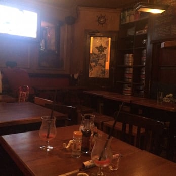 Le Bar à Nenettes - At closing time the bar cleared out - Cocktail Bars Near Me - Paris, 75
