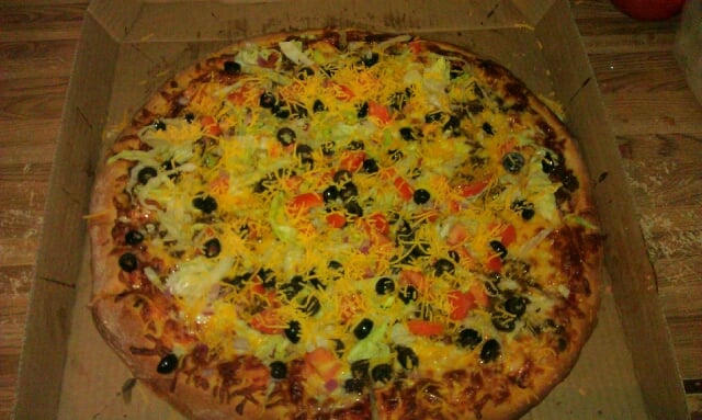 Maike's Bakery and Pizzeria Logo