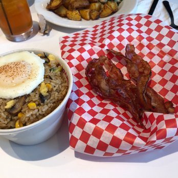 Bogart's Cafe - Breakfast & Brunch Near Me - Honolulu, Hawaii