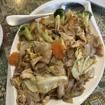 Siam Thai Restaurant - Pad See Ewe - Thai Near Me - Morgan Hill, California
