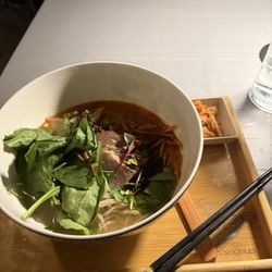 DANCING NOODLES - Traditionelle Rind Lamian (rice noodle with beef)