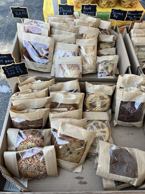 Sherman Oaks Farmers Market by null