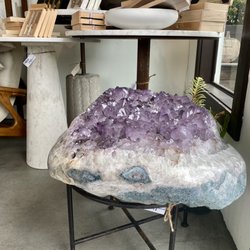 The Well - Wow Have you ever seen such a huge amethyst?
