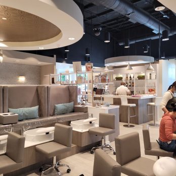 Zen Nail Spa - Bar and pedicure station - Nail Salons Near Me - Chattanooga, Tennessee