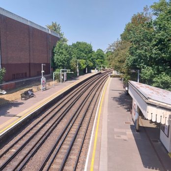 North Ealing Station - Platform - Train Stations Near Me - London, XGL