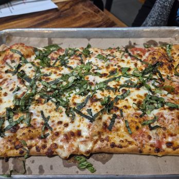 Fat Head's Brewery - Margherita flatbread - Breweries Near Me - Middleburg Hts, Ohio Fat Head's Brewery - Margherita flatbread - Breweries Near Me - Middleburg Hts, Ohio