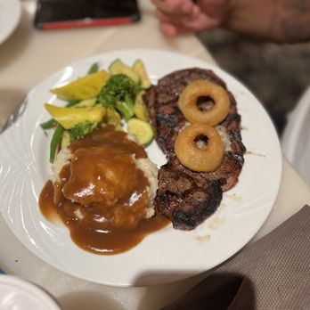 Café Milano - Ribeye with mash and seasonal vegetables - American Near Me - Reno, Nevada Café Milano - Ribeye with mash and seasonal vegetables - American Near Me - Reno, Nevada