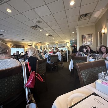 Il Giardinello Ristorante - Inside - Italian Near Me - Toms River, New Jersey Il Giardinello Ristorante - Inside - Italian Near Me - Toms River, New Jersey