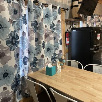 Leadville Motor Lodge - Dining table - Hotels Near Me - Leadville, Colorado
