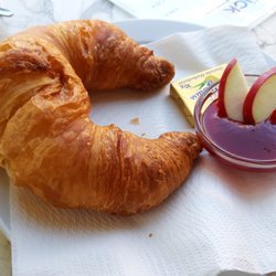 Kaffeeflut - Croissant-Frühstück