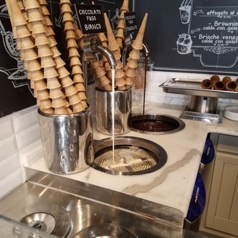 Come Il Latte - Milk Chocolate and White Chocolate Fountain! - Gelato Near Me - Rome, RM