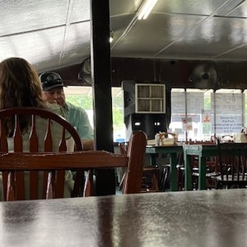 Peebles Bar B Que - indoor seating - Barbeque Near Me - Auburndale, Florida