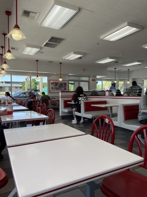 In-N-Out Burger by null