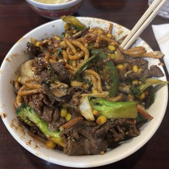Gk Mongolian Bbq - Beef, broccoli, corn, onion, jalapeno, carrots, house mix and extra garlic $16.99 with refills in house only - Mongolian Near Me - Manteca, California