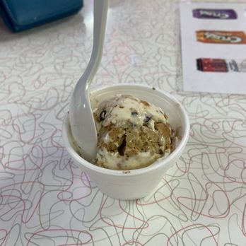 Scoops Ice Cream - Oatmeal chocolate chip ice cream - Ice Cream & Frozen Yogurt Near Me - Bloomington, Minnesota