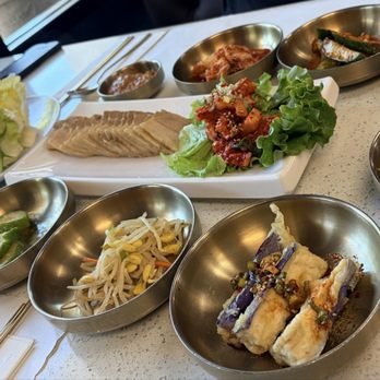 Mindeulle Korean Restaurant - Boiling Pork Slices Wrap Combo - Korean Near Me - Chino Hills, California
