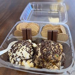 Blueberry Haus Downtown - Ice cream nachos - maple and Golddigger flavors