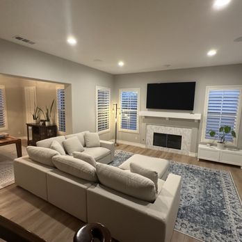 5A flooring - a living room with a couch and a television - Flooring Near Me 5A flooring - a living room with a couch and a television - Flooring Near Me