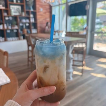 Bluetree Cafe - Kaka'ako - Bluetree classic latte - Coffee & Tea Near Me - Honolulu, Hawaii