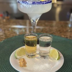 Las Patronaz - Traditional margarita. Tequila and mezcal shots
