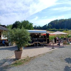 Eis da Toni - Eiswagen mit neu gestalteten Außenbereich