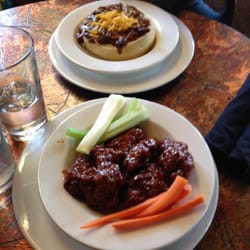Grizzly Bar - Cornbread chili bowl. Wings.