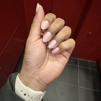 Glowly - Nail Salons Near Me - New York, New York