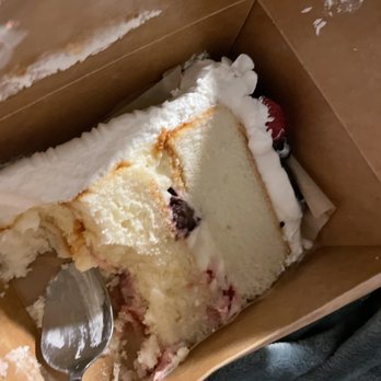 Izzio Bakery - Berry cake - Bakeries Near Me - Denver, Colorado