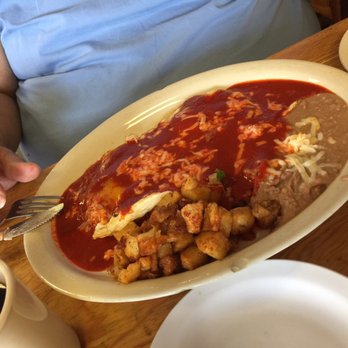 Los Jarrones - Huevos rancheros with red chile sauce - Mexican Near Me - El Paso, Texas Los Jarrones - Huevos rancheros with red chile sauce - Mexican Near Me - El Paso, Texas
