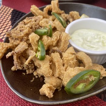 The Lantern - Calamari yummy - Gastropubs Near Me - Ridgefield, Connecticut