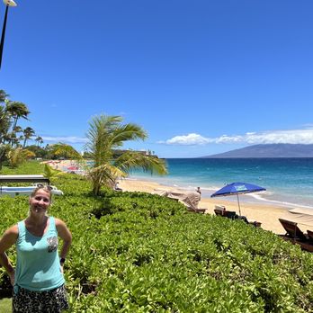 Castaway Cafe - Outside views - American Near Me - Lahaina, Hawaii