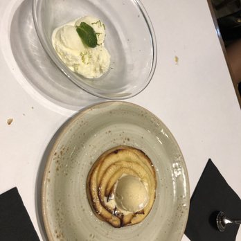 Piscolabis - Key lime ice cream and apple tart with vanilla ice cream - Tapas/Small Plates Near Me - Barcelona, B
