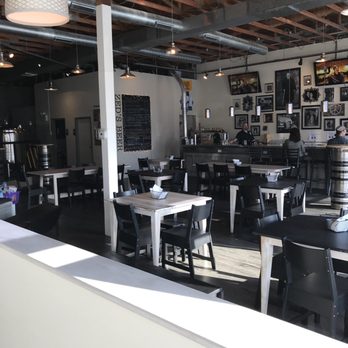 Zed's Beer Bado Brewing - Tasting room.  Early on a Thursday - Breweries Near Me - Evesham Township, New Jersey