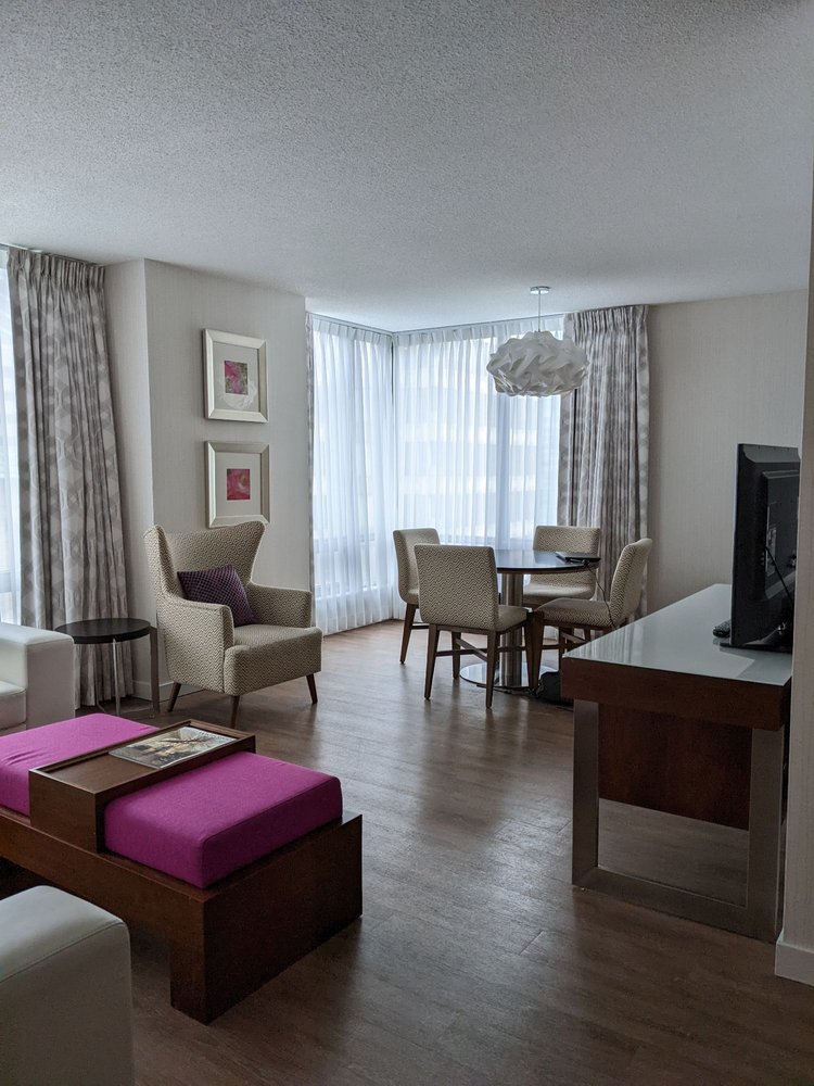 Auberge Vancouver Hotel