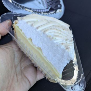 Blond Giraffe Key Lime Pie Factory - Desserts Near Me - Tavernier, Florida Blond Giraffe Key Lime Pie Factory - Desserts Near Me - Tavernier, Florida