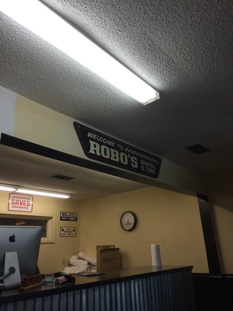 Robo's Wheels and Tires, Kansas City Roadtrippers