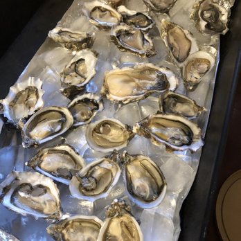 Seattle Fish Company - 12 premium and 12 pacific - Seafood Markets Near Me - Seattle, Washington