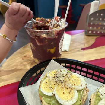 Revive & Repeat - Hatcher Pass Açaí Bowl Avocado Toast on an Everything Bagel - Juice Bars & Smoothies Near Me - Wasilla, Alaska