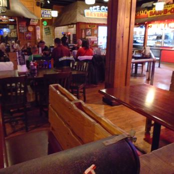 Famous Dave's Bar-B-Que - Looking to the left from the order line. - Barbeque Near Me - Forest Lake, Minnesota