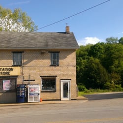 Boarts Gas Station Grocery Store - Photo of the store