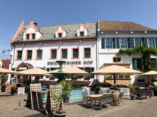 Hotel Deidesheimer Hof by null