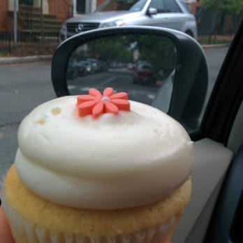 Georgetown Cupcake - Vanilla squared! Mmmmm!! - Cupcakes Near Me - Washington, DC, District of Columbia