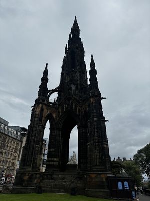 Scott Monument by null