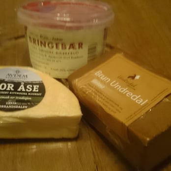 Bondens Butikk Vulkan - Brun Undredal, Mor Åse fra Avdem og Bringebærsyltetøy fra Krøderen. - Specialty Food Near Me - Oslo, 03 Bondens Butikk Vulkan - Brun Undredal, Mor Åse fra Avdem og Bringebærsyltetøy fra Krøderen. - Specialty Food Near Me - Oslo, 03