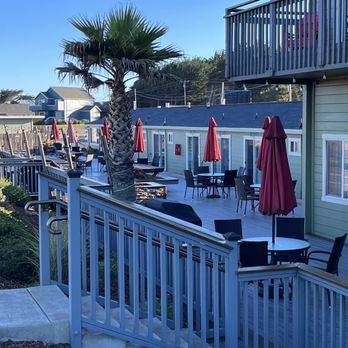 Beachcomber Motel - The best part about the place - the fire pits on the deck outside of the dog rooms - Hotels Near Me - Fort Bragg, California