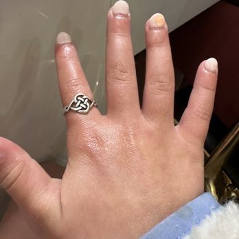 Gloss Nail Salon - Nail Salons Near Me - Nichols Hills, Oklahoma