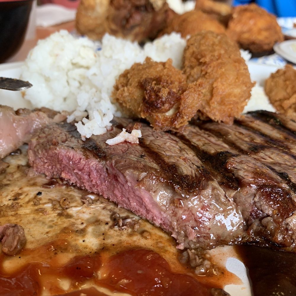 Ray's Café - Juicy tender medium rare steak - American Near Me - Honolulu, Hawaii